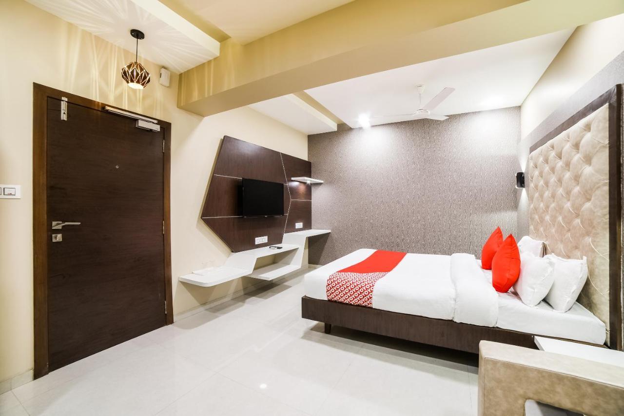 Capital O 41587 Hotel Airport Inn One Ahmedabad Exterior photo