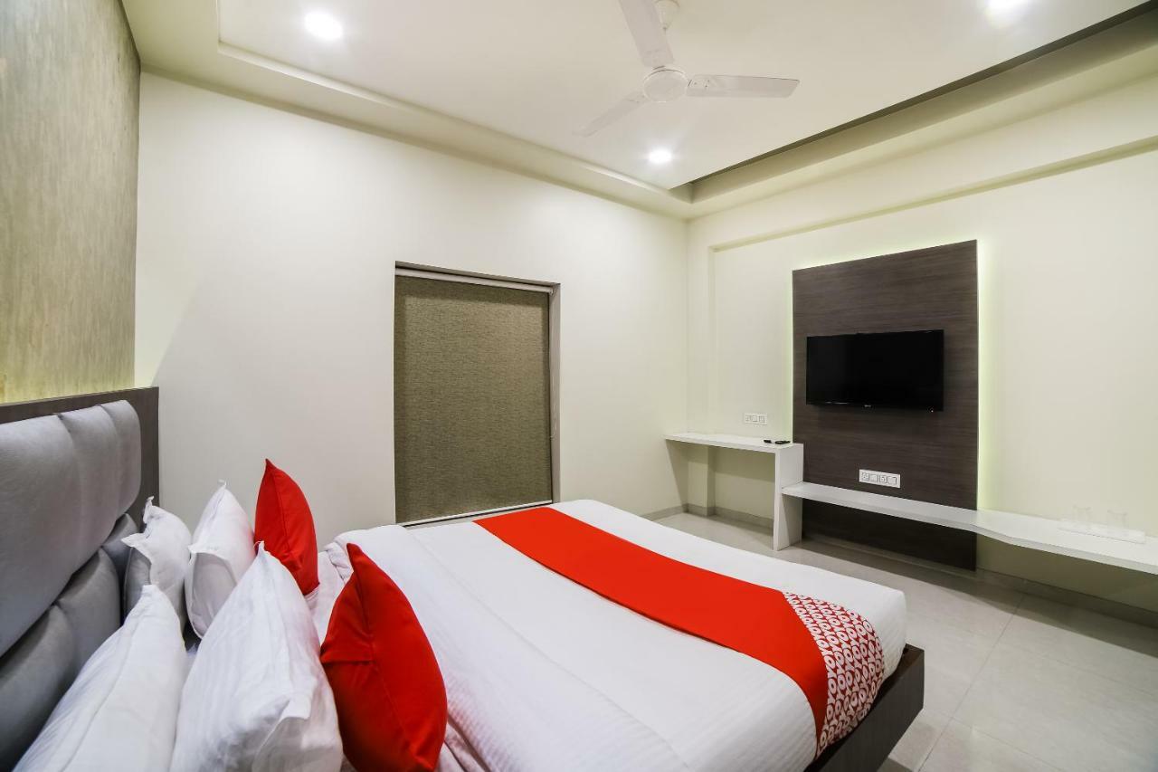 Capital O 41587 Hotel Airport Inn One Ahmedabad Exterior photo