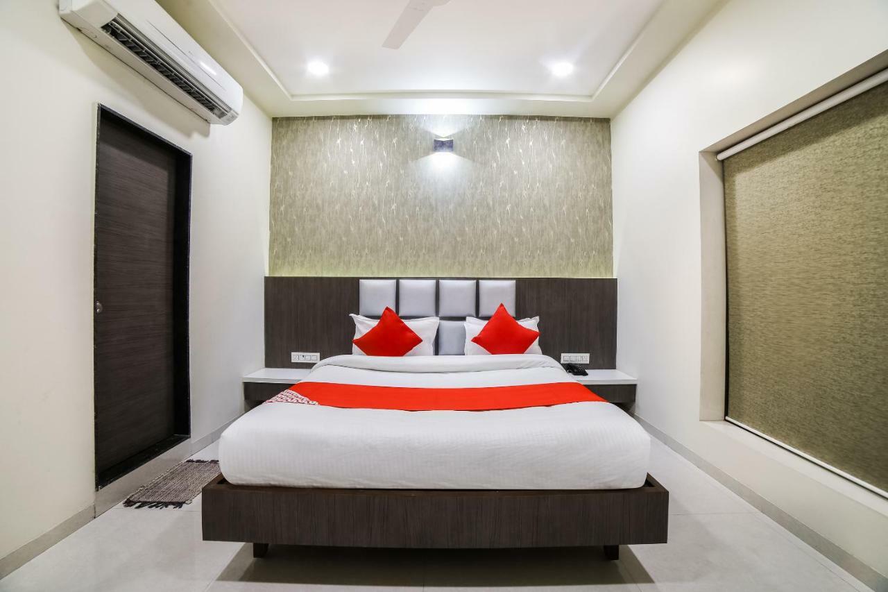 Capital O 41587 Hotel Airport Inn One Ahmedabad Exterior photo