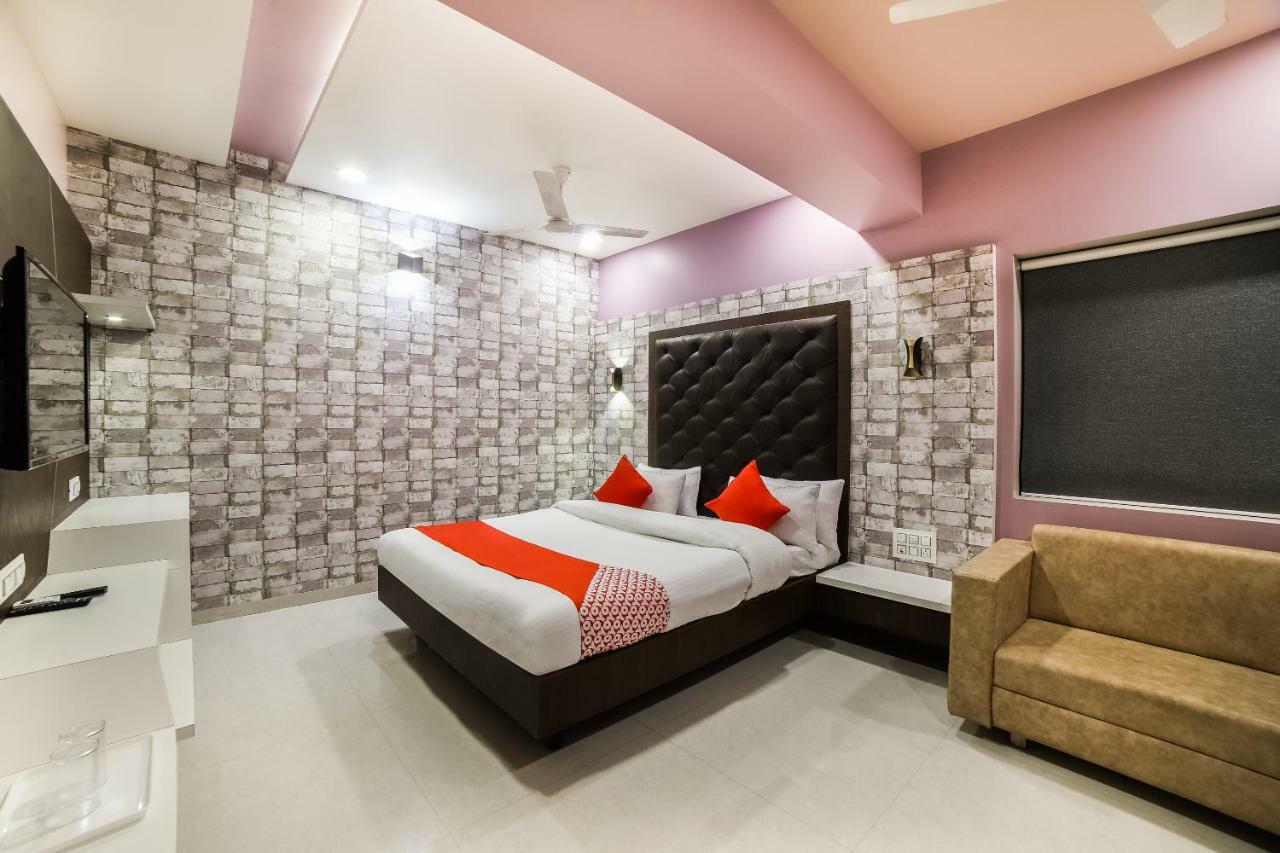 Capital O 41587 Hotel Airport Inn One Ahmedabad Exterior photo